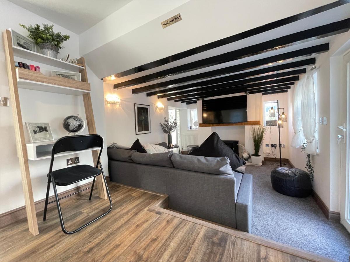 Tollgate House - Luxury Cozy Cottage - Huge Hot Tub - Alton Towers チードル エクステリア 写真