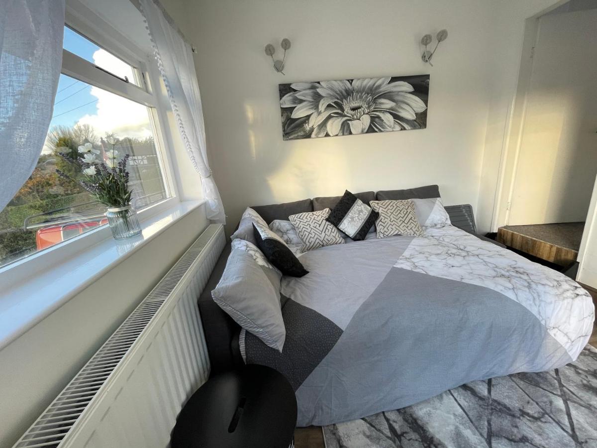 Tollgate House - Luxury Cozy Cottage - Huge Hot Tub - Alton Towers チードル エクステリア 写真