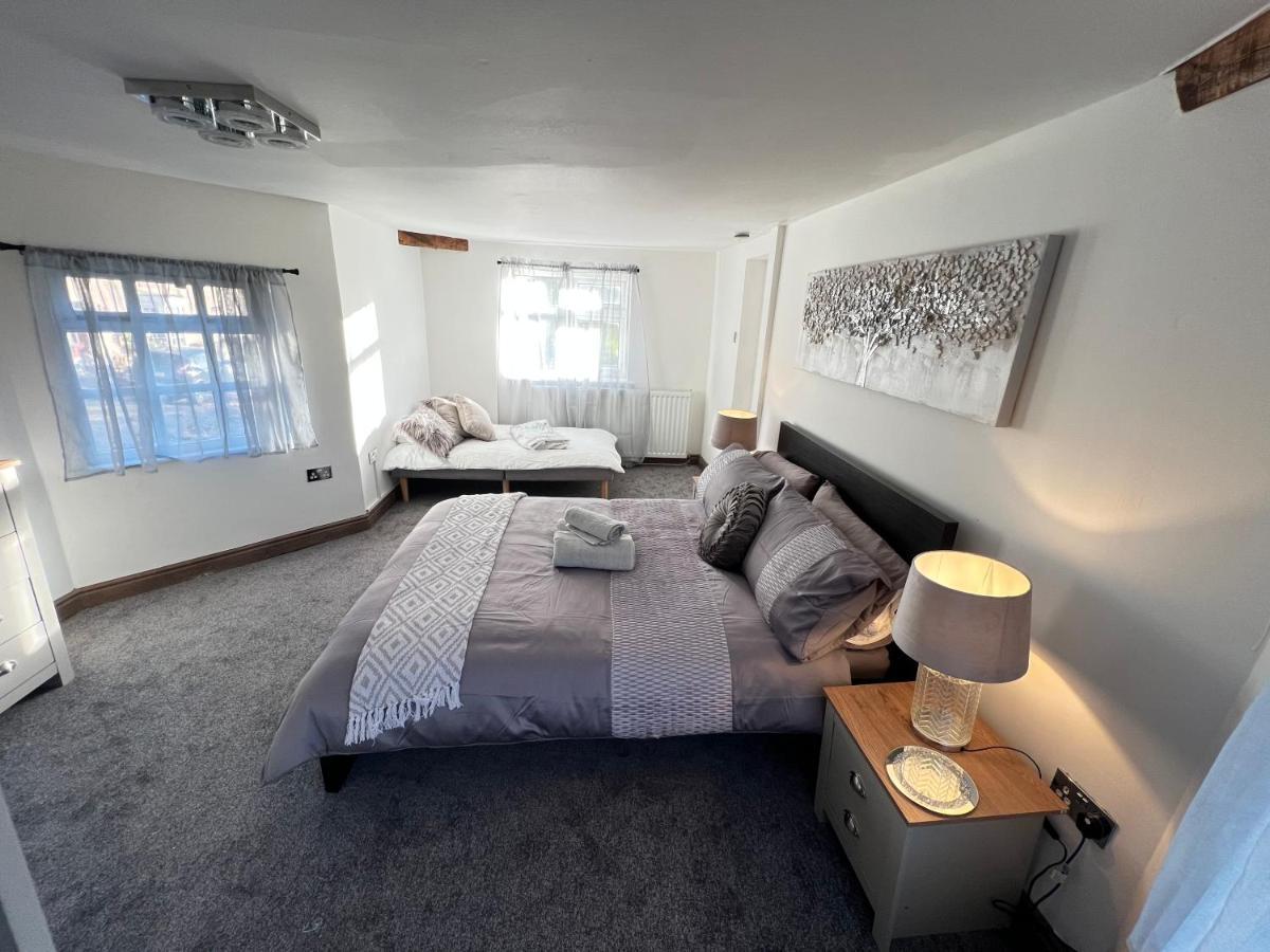 Tollgate House - Luxury Cozy Cottage - Huge Hot Tub - Alton Towers チードル エクステリア 写真
