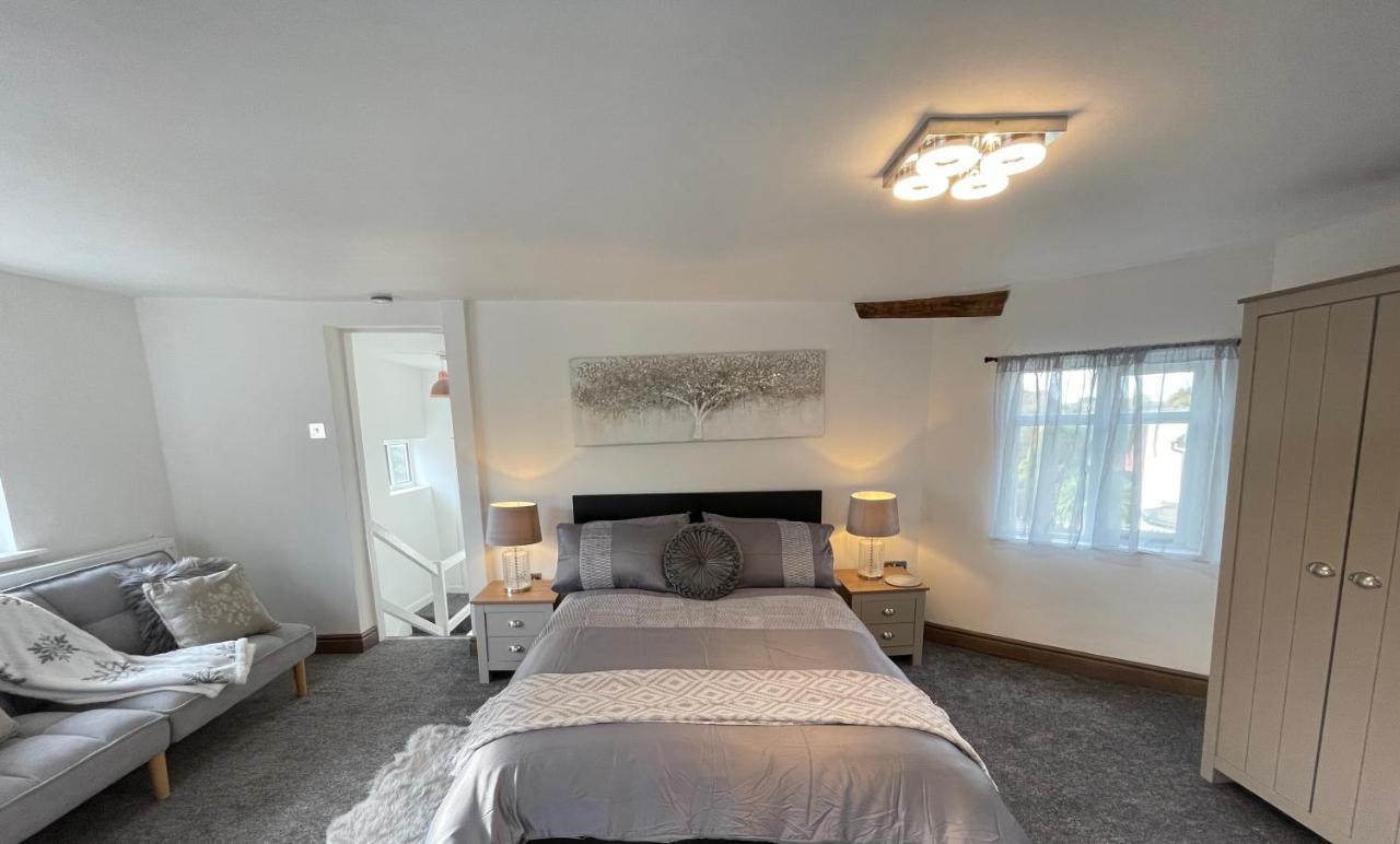 Tollgate House - Luxury Cozy Cottage - Huge Hot Tub - Alton Towers チードル エクステリア 写真