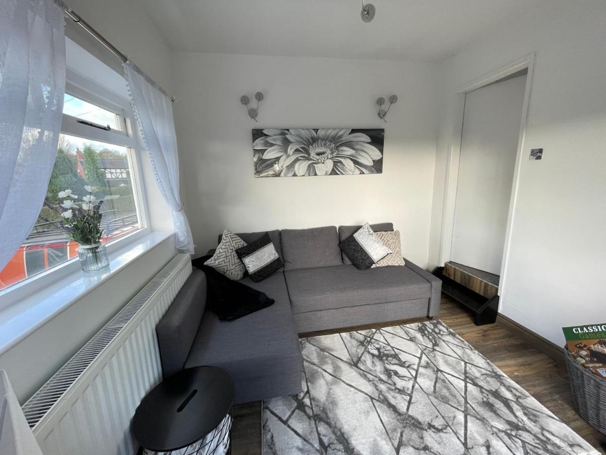 Tollgate House - Luxury Cozy Cottage - Huge Hot Tub - Alton Towers チードル エクステリア 写真
